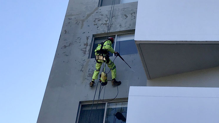 Window and Façade Cleaning